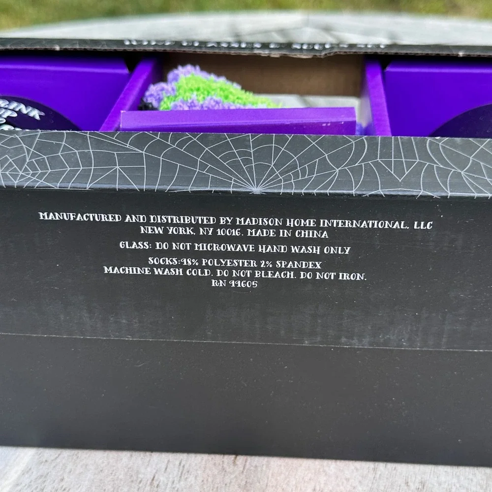 Cobwebs & Cauldrons Halloween Drink Up Witches Wine Glasses and Socks Set NEW